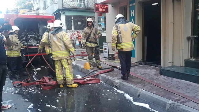 İstanbul, Fatih'te otelde yangın paniği - 3