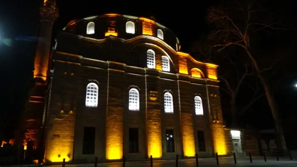 bursanin-emirsultan-mahallesinde-yuzyillardir-davul-calmak-yasak-davulcularin-korkudan-pilava-pilava-diyerek-s-1679713549116.jpg Bursa'nın Emirsultan Mahallesi'nde yüzyıllardır davul çalmak yasak! Davulcuların korkudan "Pilava, pilava" diyerek sahura kaldırıyorlar - 2