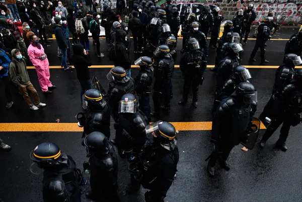 Fransa sokakları yangın yeri: Ülke genelinde artan İslamofobi protesto edildi