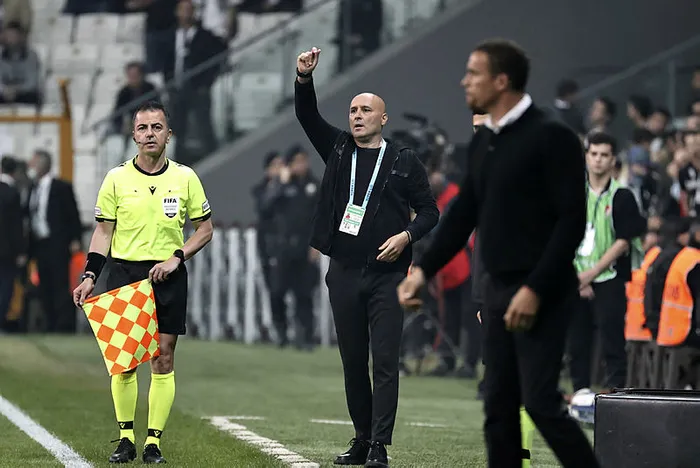 son-dakika-6-0lik-fenerbahce-maci-sonrasi-kasimpasada-sami-ugurlu-icin-flas-karar-1660664283773.jpg SON DAKİKA! 6-0'lık Fenerbahçe maçı sonrası Kasımpaşa'da Sami Uğurlu için flaş karar - 4