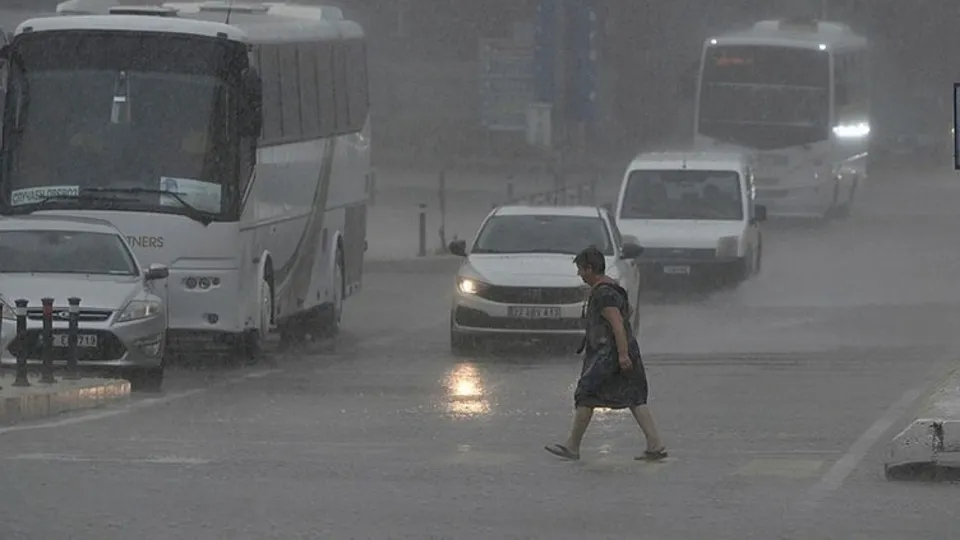 Meteoroloji'den 14 ile sarı kodlu uyarı! İstanbul için alarm verildi: Kuvvetli geliyor | Bugün 9 Ekim Pazartesi hava nasıl olacak?
