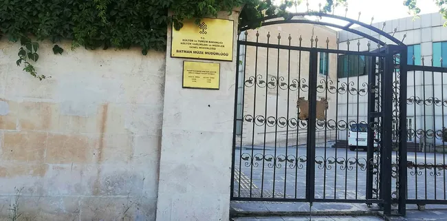 tarihi-eser-kacakcilarindan-ele-gecirdikleri-altin-sikkeler-muzede-kayboldu-1624283684527.jpg Tarihi eser kaçakçılarından ele geçirilen altın sikkeler, müzede kayboldu - 1