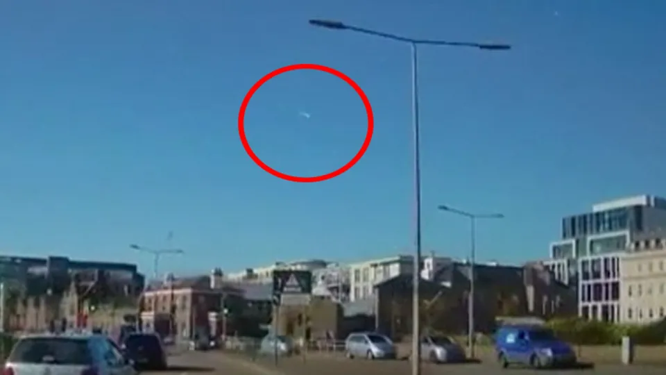 İngiltere’de göktaşının düşme anı kameralara yansıdı