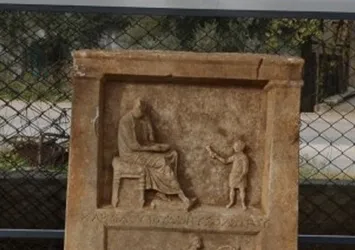 Ahırda tarihi eser bulundu