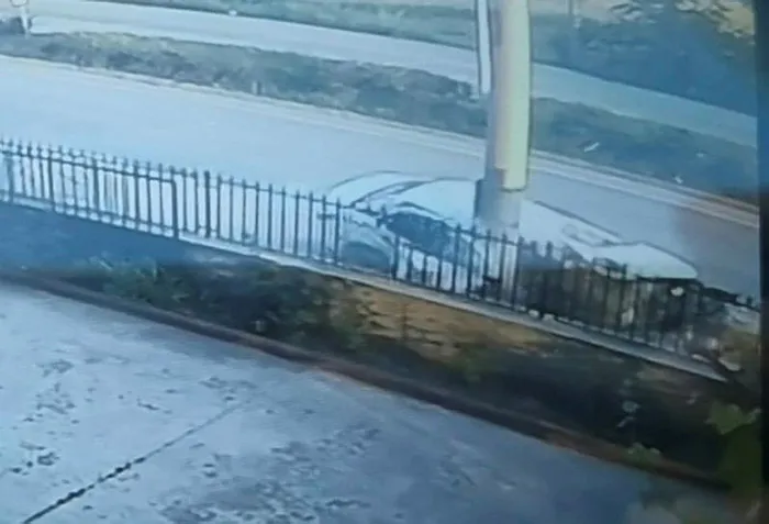Son dakika: Bursa'da feci kaza! Otomobil, aydınlatma direğine çarptı: 3 ölü, 2 yaralı - 5