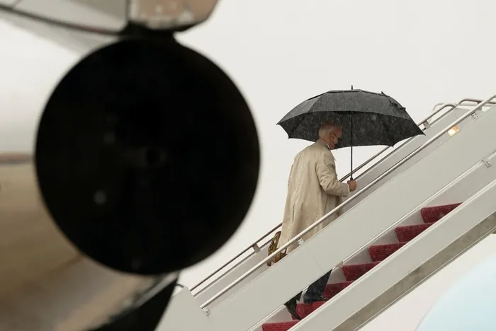 Yine uçak yine Joe Biden! ABD Başkanı az daha düşüyordu