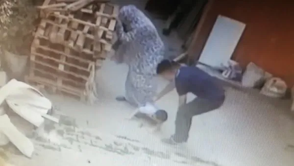 5 yaşındaki çocuk 2. kattan düştü! Feci anlar - 1