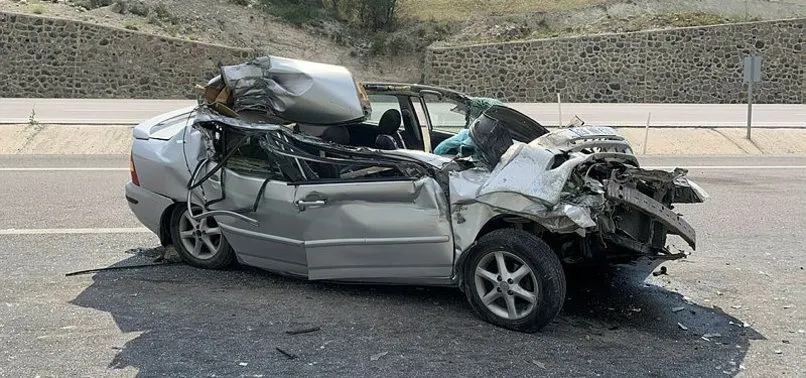 Kutahya Da Korkunc Kaza Otomobil Tir A Carpti A Haber En Son Haberler