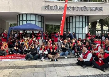 İzmir'de işçilerden eylem! CHP'li belediyeye isyan ettiler: Haklarımızı verin