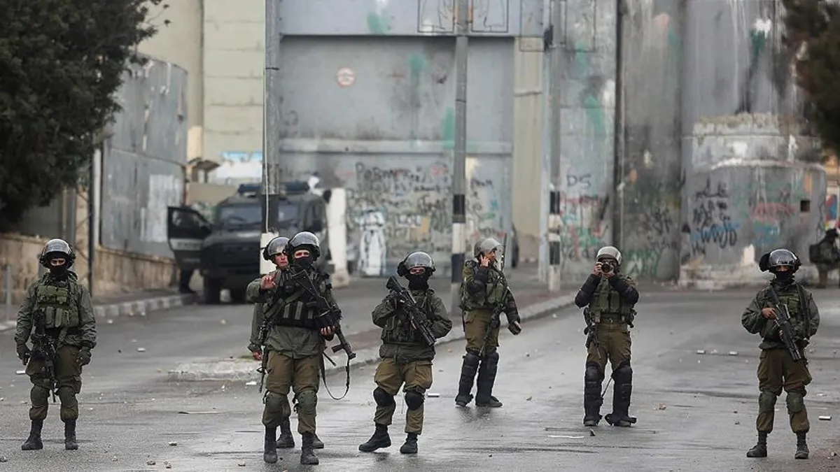 İsrail askerleri Batı Şeria'da 22 Filistinliyi gözaltına aldı