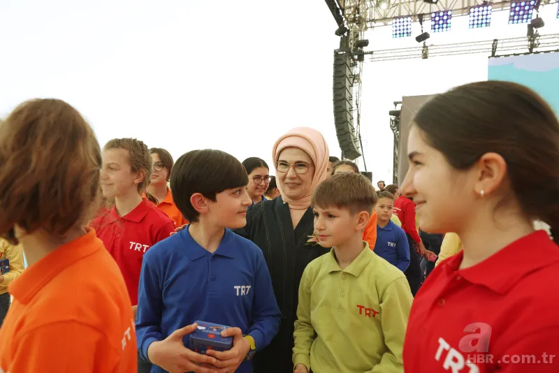 Başkan Recep Tayyip Erdoğan'dan 23 Nisan şenliğinde önemli açıklamalar 13