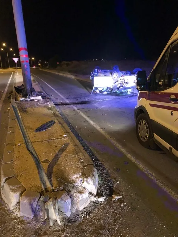 tekirdagda-otomobil-yon-tabelasina-carparak-kaza-yapti-6-gencin-yaralandigi-kaza-kamerada-1662722942410.jpg Tekirdağ’da otomobil yön tabelasına çarparak kaza yaptı! 6 gencin yaralandığı kaza kamerada - 1