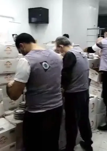 Kızılay'ın yardım kolilerinin açılıp içindeki malzemelerin Suriyeli derneğin kolilerine yerleştirildiği yalanlandı - 3