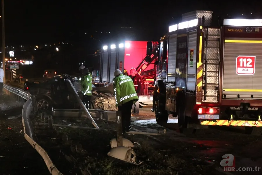 Adapazarı D 100’de korkunç kaza! Bariyerlere giren otomobil kağıt gibi ezildi 2