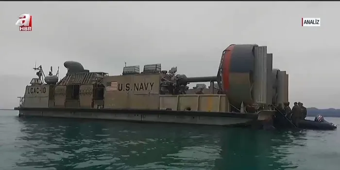 dunyayi-kana-bulayan-yuzen-kaleler-abdden-ortadoguda-dev-kusatma-iran-abluka-altinda-1769871152172.jpg Fotoğraf (ahaber.com.tr)