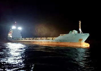 İzmir'den Bursa'ya gidiyordu! Çanakkale Boğazı'nda arızalanan gemi demirletildi