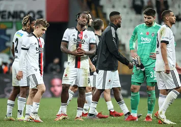 Beşiktaş-Altay maçında şoke eden sakatlık! Miralem Pjanic oyuna devam edemedi