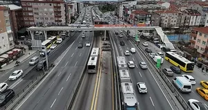 Metrobüs durağı kapatıldı vatandaş isyan etti