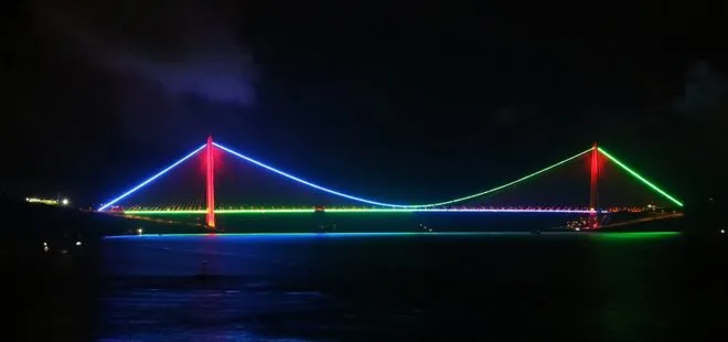İstanbul’da köprüler, Azerbaycan bayrağı renklerine büründü