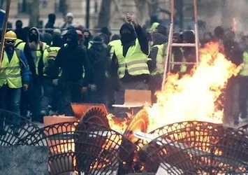 Fransa diken üstünde! 60 bin polis görevlendirildi
