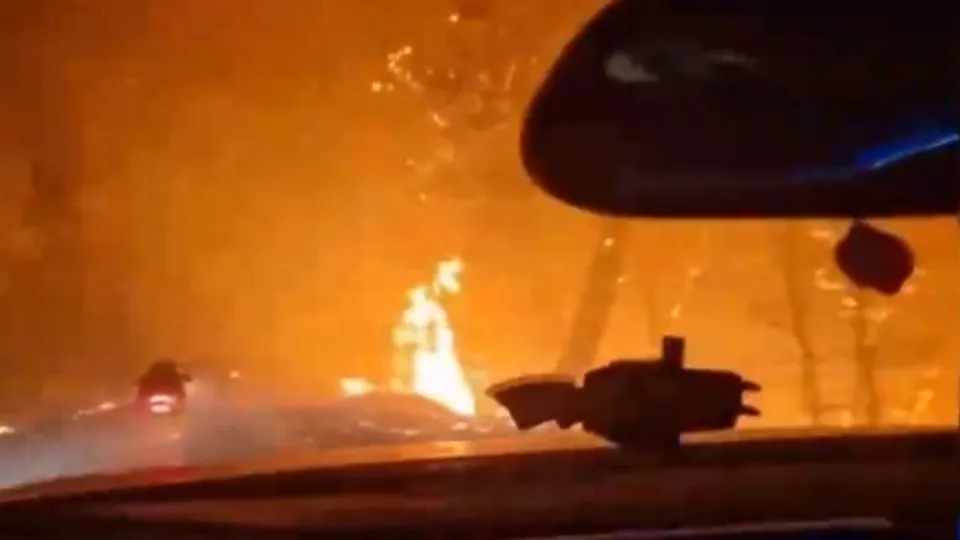 Yangından kaçış anı kamerada