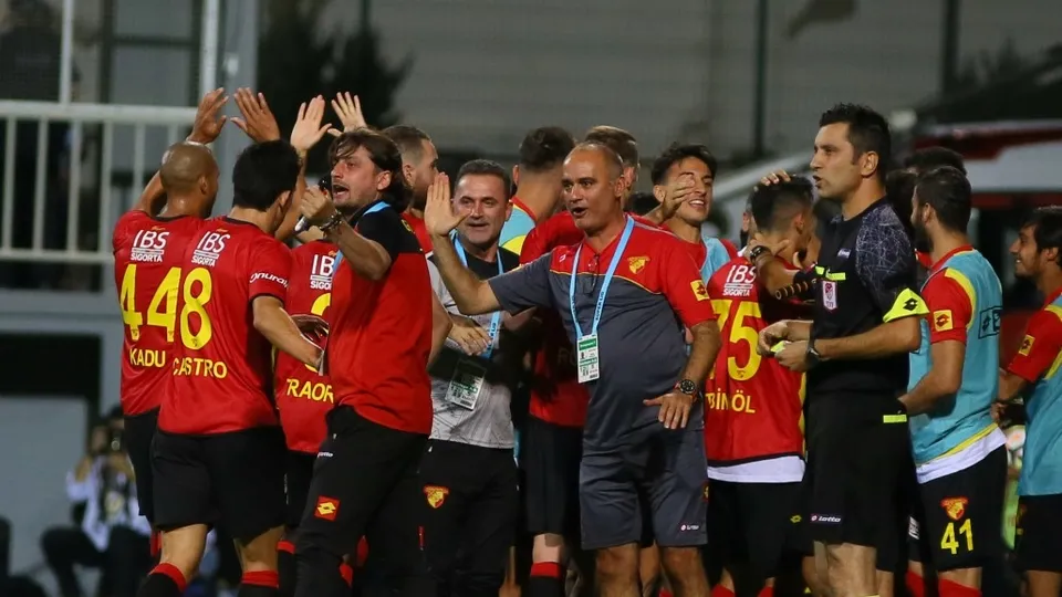 Göztepe - Trabzonspor maçından kareler