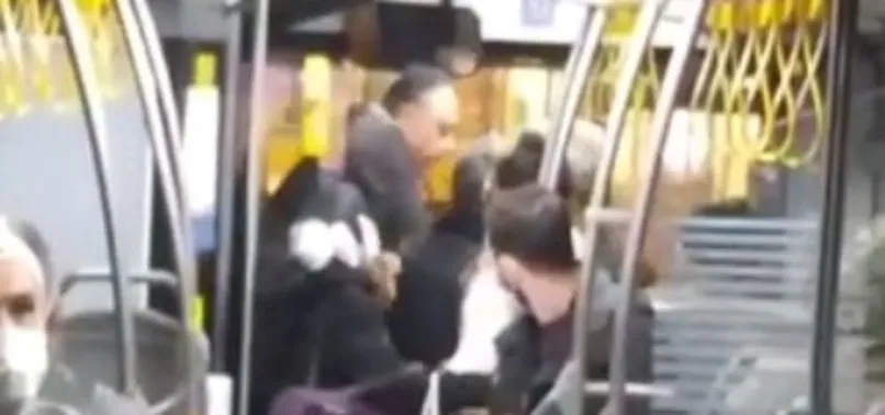 İETT şoförü yolcuyu tartakladı! O anlar kamerada