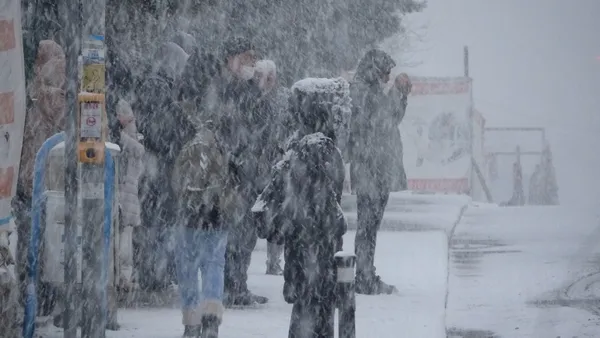 meteoroloji-yeni-hava-durumu-raporunu-yayinladi-istanbul-dahil-41-ile-sari-ve-turuncu-kodlu-uyari-istanbulda-k-1647671505553.jpg Meteoroloji yeni hava durumu raporunu yayınladı! İstanbul dahil 41 ile sarı ve turuncu kodlu uyarı | İstanbul'da kar yağışı devam edecek mi? Trafiğe çıkmayın - 3