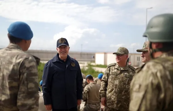 bakan-hulusi-akar-ve-komuta-kademesi-sinirin-sifir-noktasinda-1679904231297.jpeg Bakan Hulusi Akar ve komuta kademesi sınırın sıfır noktasında - 1