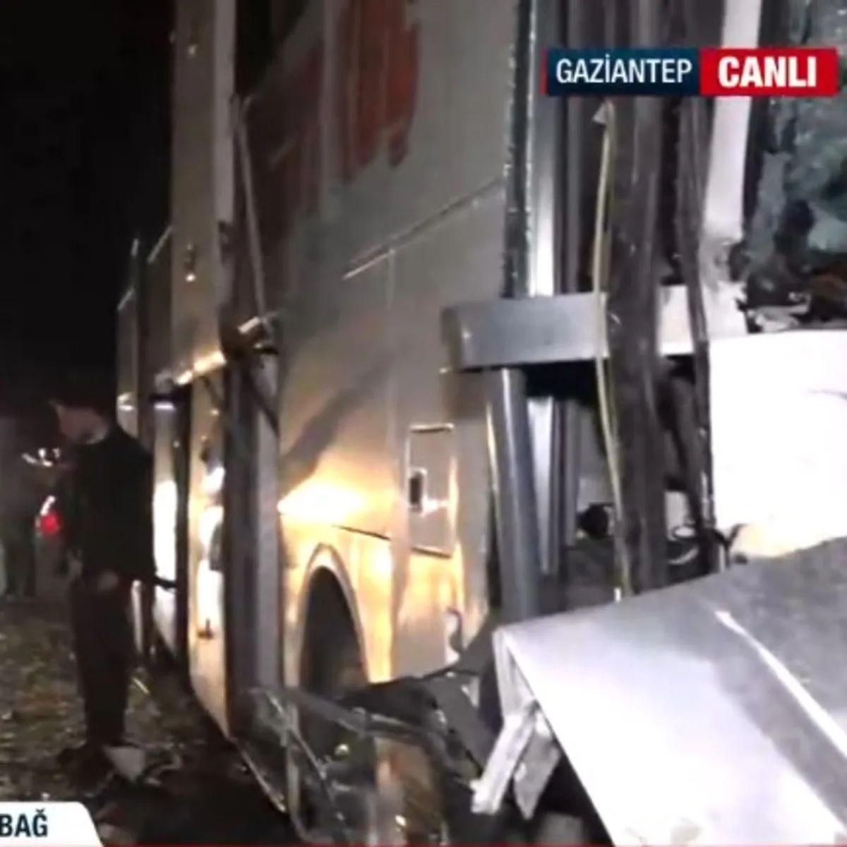 TAG Otoyolu’nda zincirleme felaket! Tırlar ve yolcu otobüsü çarpıştı