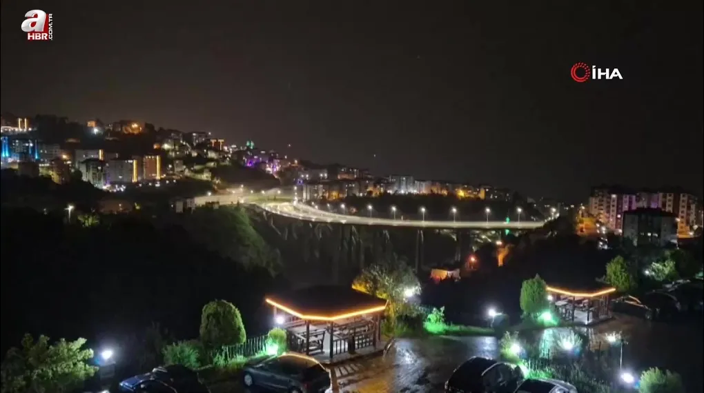 Trabzon’da şimşekler gökyüzünü aydınlattı