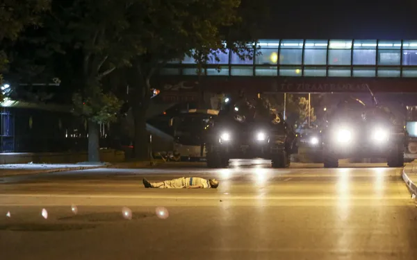 FETÖ'cü hainlerin zırhlı araçta katlettiği kahramanın kimliği belli oldu - 4