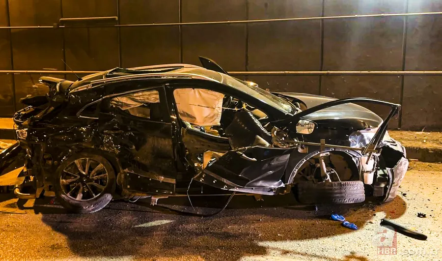 Karşı şeride geçen cip dehşet saçtı! Kamyonet ile kafa kafaya çarpıştı: 2 ölü 1 yaralı 4