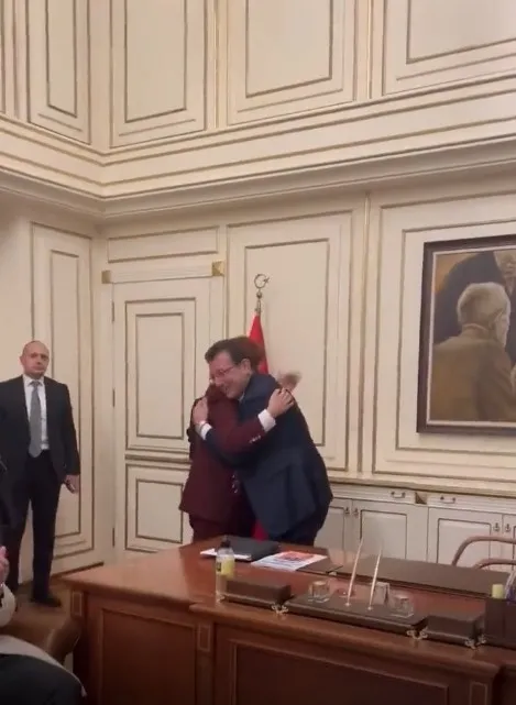 Kılıçdaroğlu ayağının tozuyla İmamoğlu’na adaylık mesajı verdi: 16 milyona hizmet et