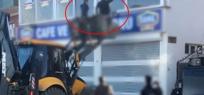Şırnak’ta polis kumar oynanan oyun salonunu kepçeyle bastı