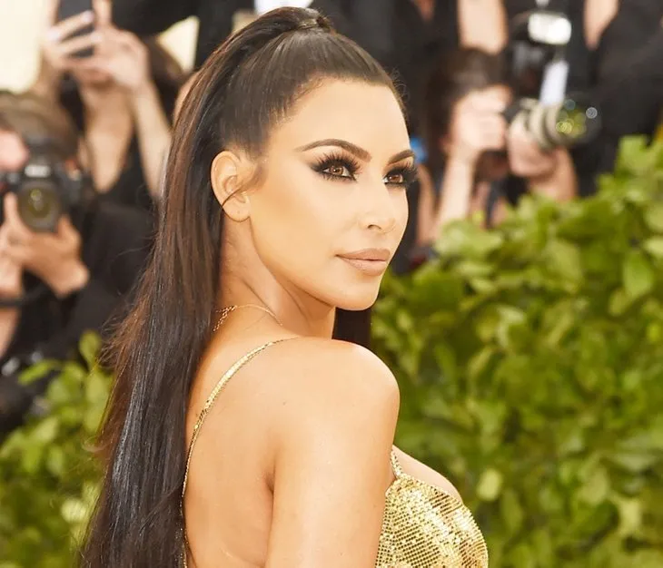 Kim Kardashian yeni markası Kimono’nun ismine gelen tepkilere dayanamadı ve…