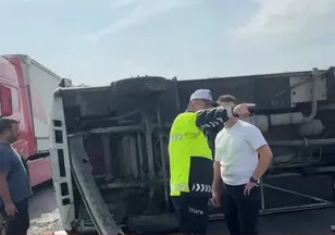 Antalya'da midibüs devrildi: 17 yaralı