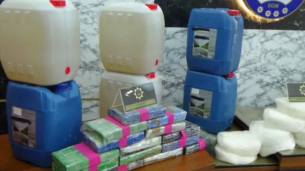 istanbulda-buyuk-capli-operasyon-367-kilo-uyusturucu-ele-gecirildi-1657702111138.jpg İstanbul’da büyük çaplı operasyon! 367 kilo uyuşturucu ele geçirildi - 4