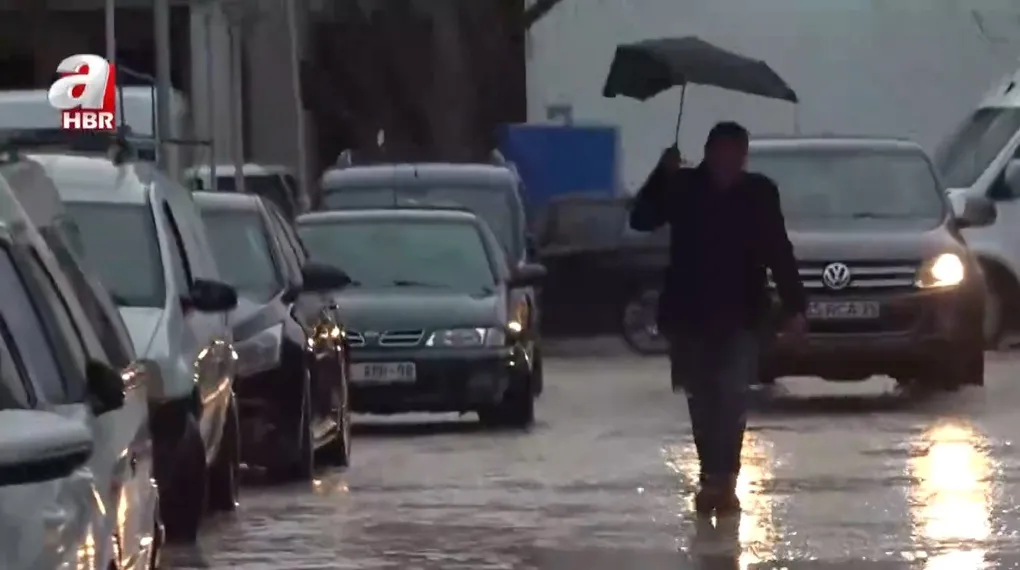 Çeşme’de sağanak sonrası su baskını!