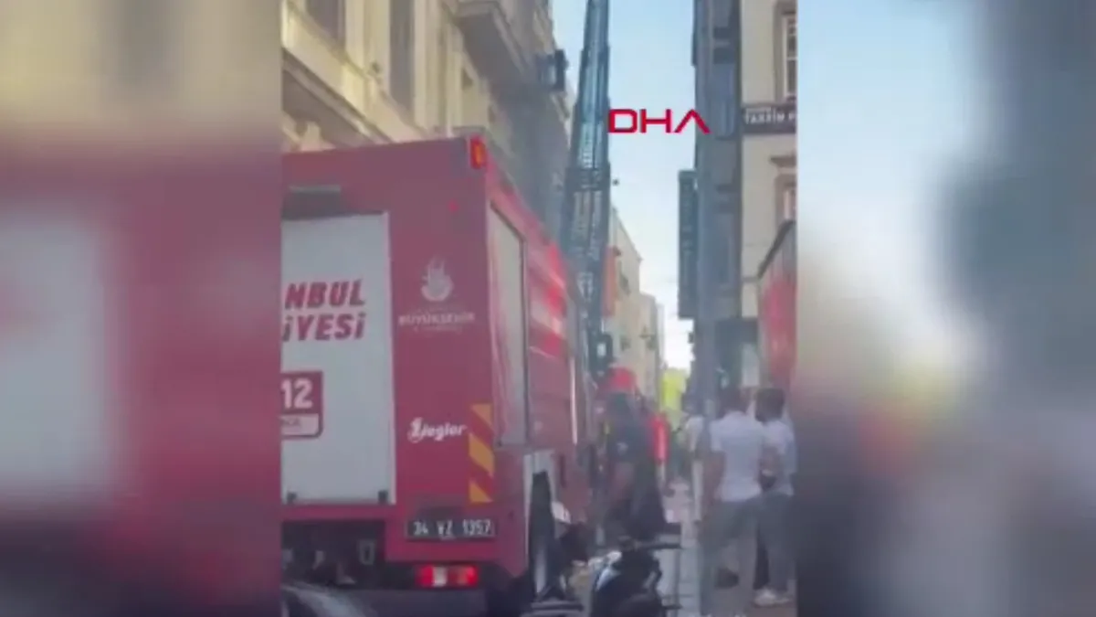 İstiklal Caddesi'nde AVM yangını!