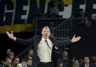 Fenerbahçe Beko’da zamanla yarış: Jasikevicius Dubai’de mahsur mu kaldı?