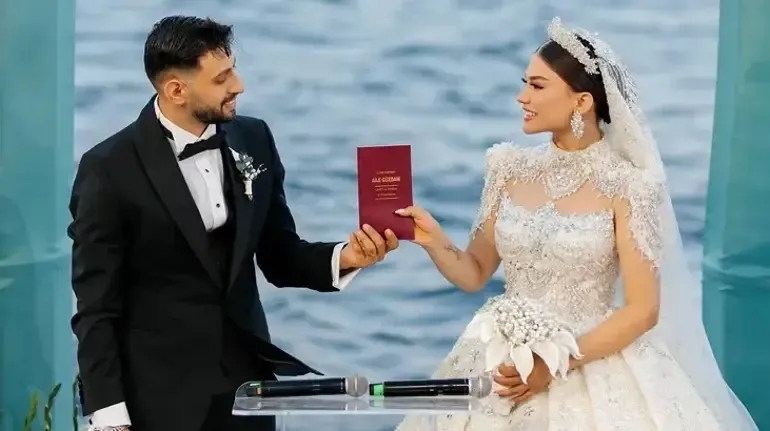 dugunleri-cok-konusulmustu-burak-bulut-ve-eda-sakiz-bosaniyor-mu-1777978281523.jpeg Kilolarca altın takılmıştı! Burak Bulut ve Eda Sakız boşanıyor mu? - 1