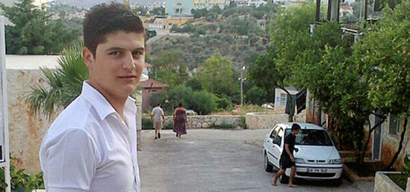 Havuz temizlerken akıma kapılıp öldü
