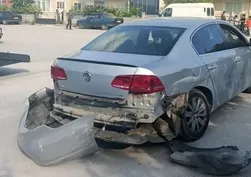 Otomobiller çarpıştı; 1'i çocuk 3 yaralı