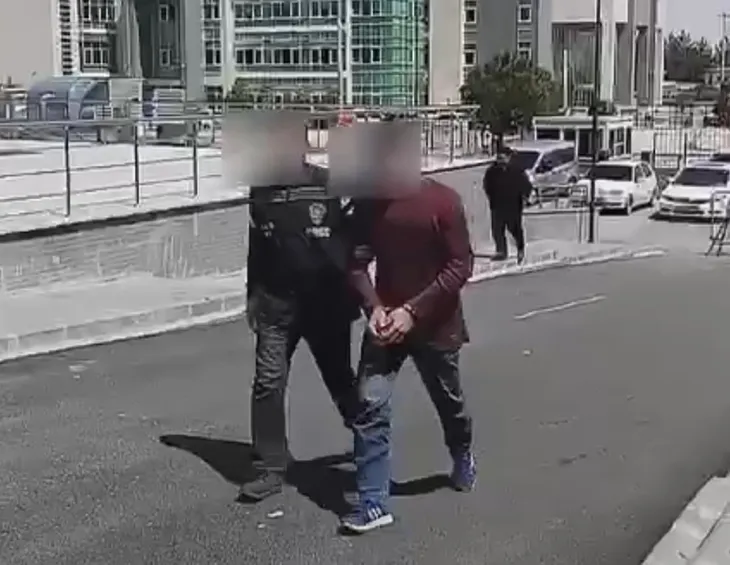1587042608255.jpg Gaziantep'te dehşete düşüren görüntü! 3 yaşındaki çocuğun elinden telefonu böyle çaldı! - 2