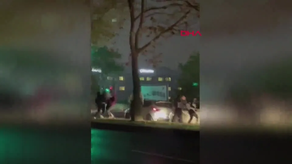 Sarıyer’de saç baş kavga kamerada