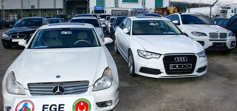 Yurda kaçak sokulmak istenen lüks otomobiller gümrüğe takıldı