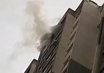 Esenyurt'ta 23 katlı binada yangın paniği