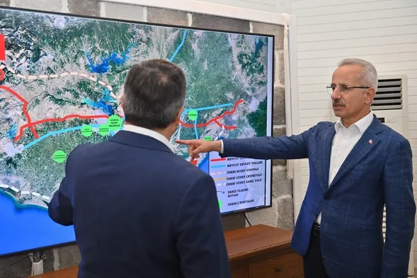bakan-uraloglundan-adanaya-metro-mujdesi-1709826606365.jpg Bakan Uraloğlu'ndan Adana'ya metro müjdesi: Çalışmalar hız kazandı - 4