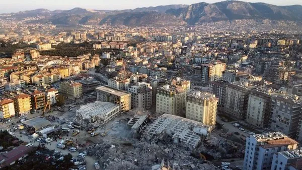 ’Cennetten bir köşe’ diye satmışlardı! Depremde yüzlerce kişiye mezar olan Rönesans Rezidans hakkında bilirkişi raporu ortaya çıktı